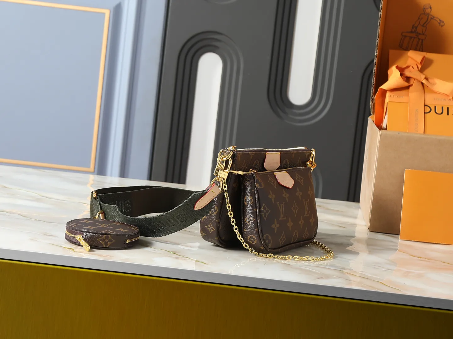 Louis Vuitton Multi Pochette Accessoires Monogram Canvas with Army Green Strap - 图片 2