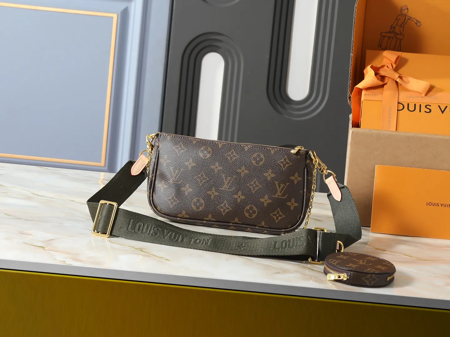 Louis Vuitton Multi Pochette Accessoires Monogram Canvas with Army Green Strap - 图片 3