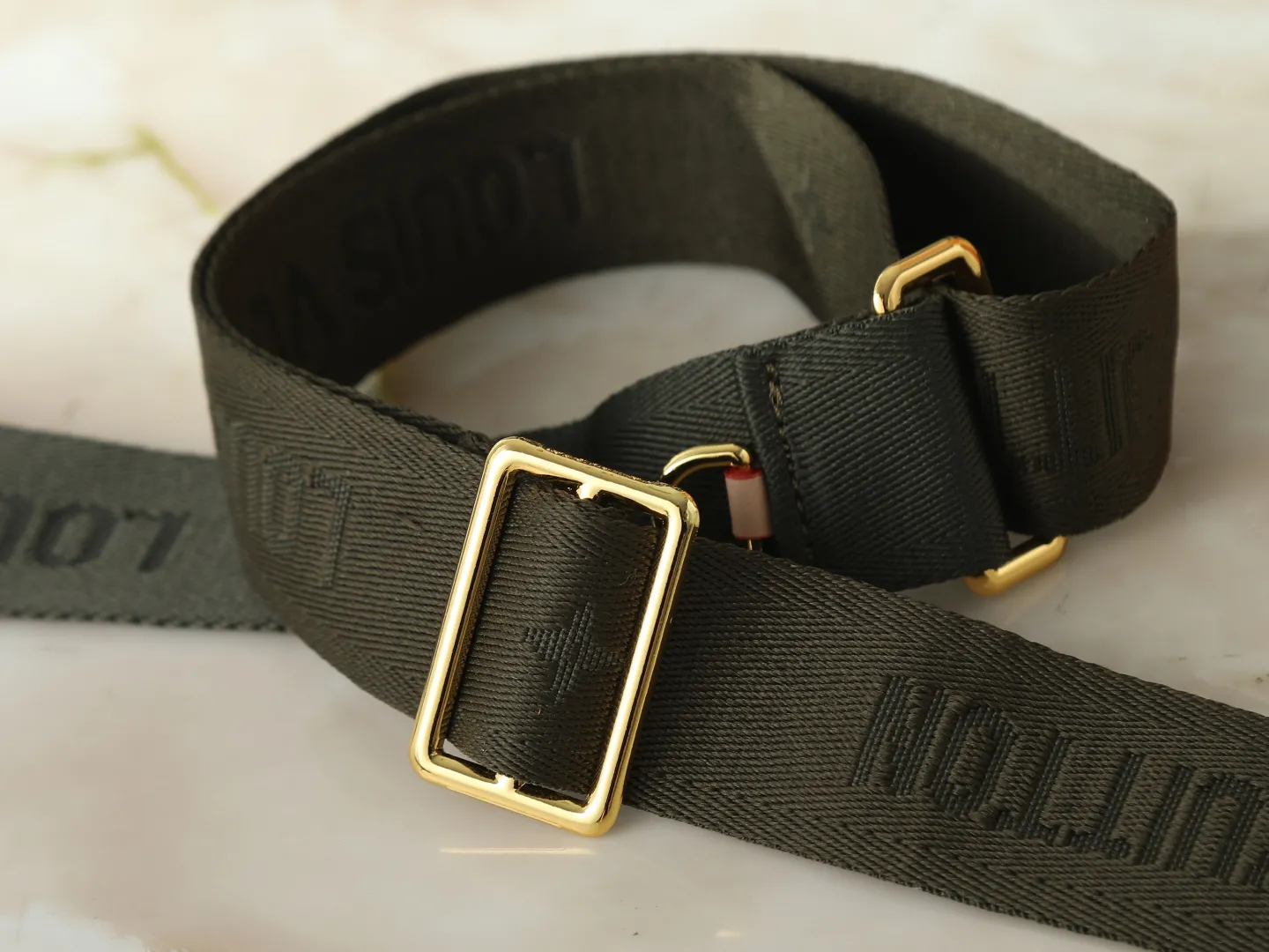 Louis Vuitton Multi Pochette Accessoires Monogram Canvas with Army Green Strap - 图片 6