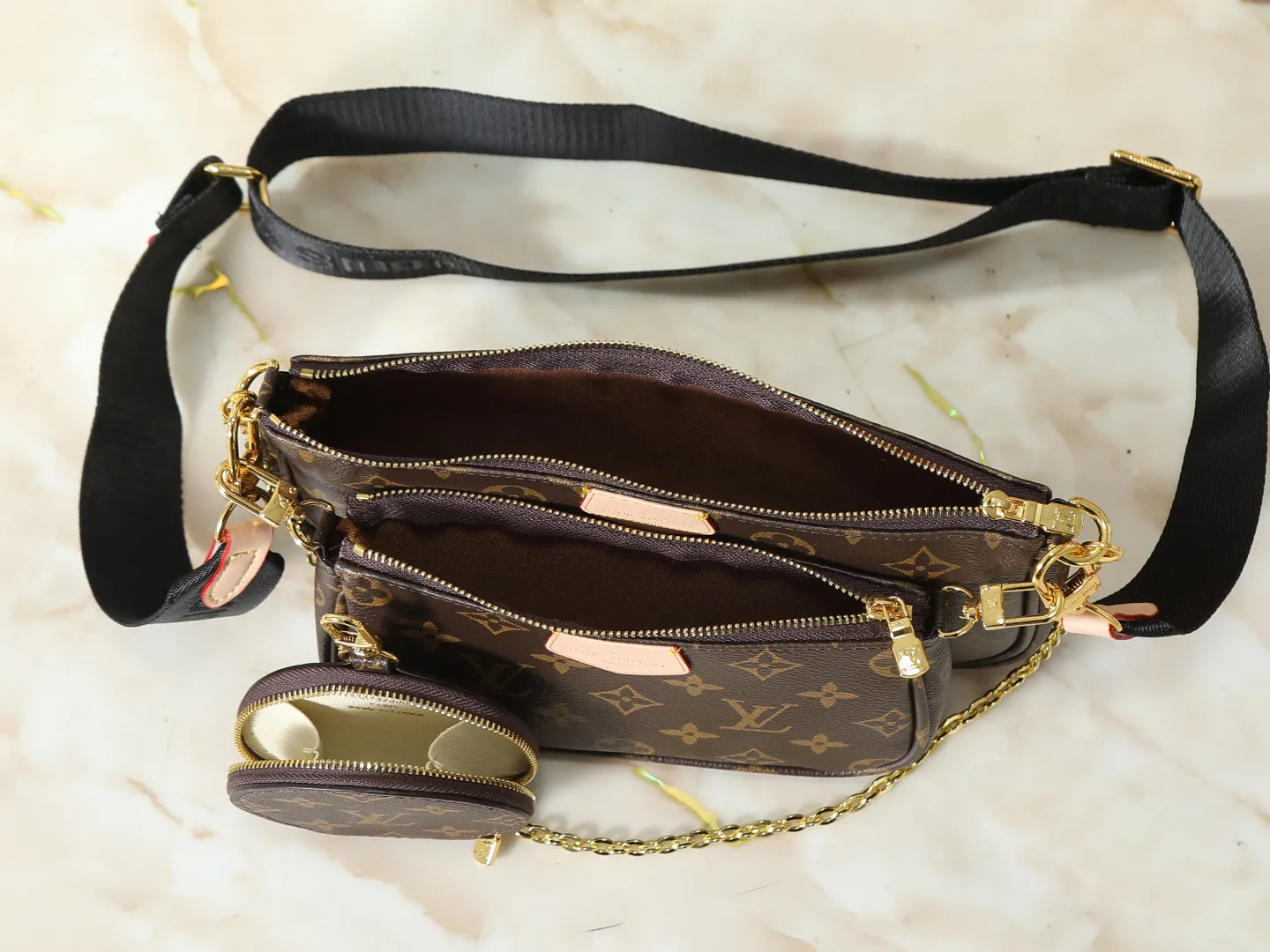 Louis Vuitton Multi Pochette Accessoires Monogram Canvas with Black Strap - 图片 9