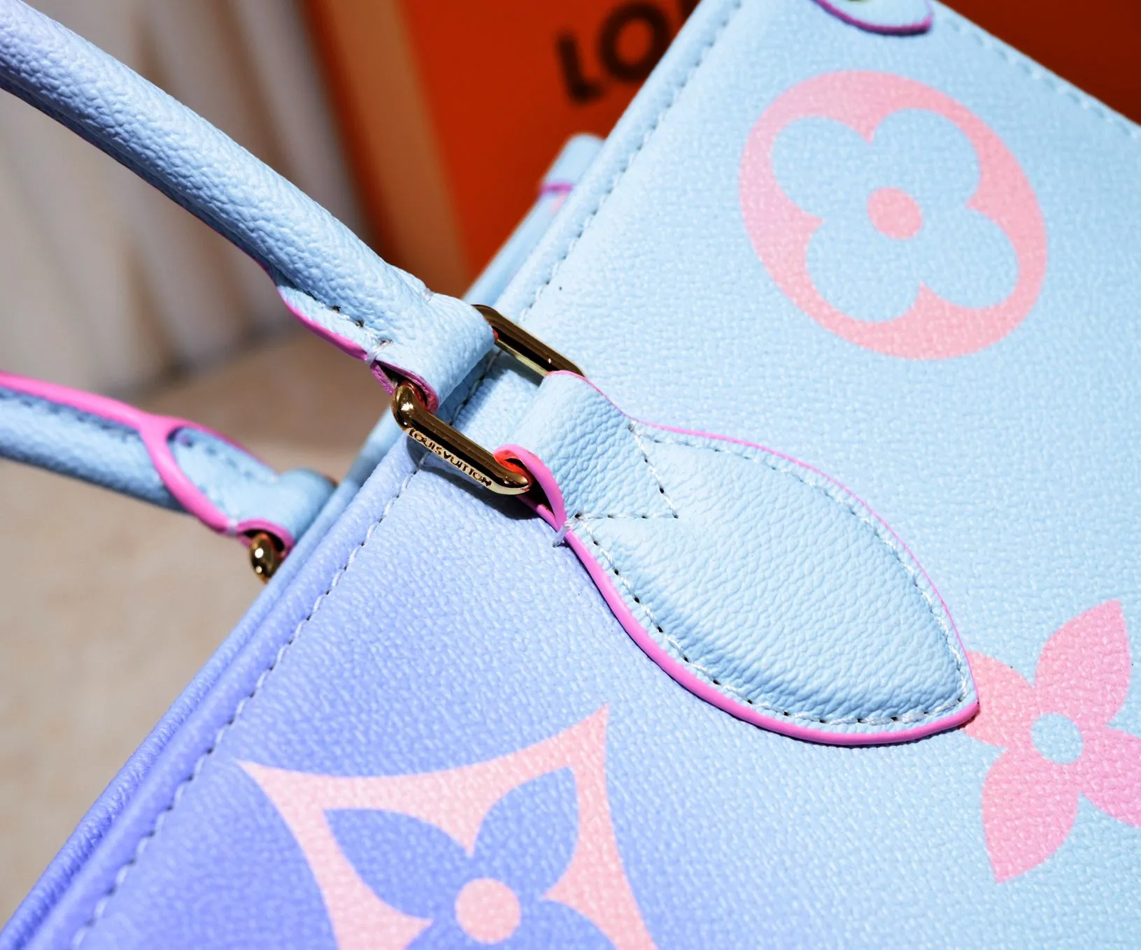 Louis Vuitton OnTheGo MM Tote Bag Pastel Gradient Monogram Canvas - Image 5