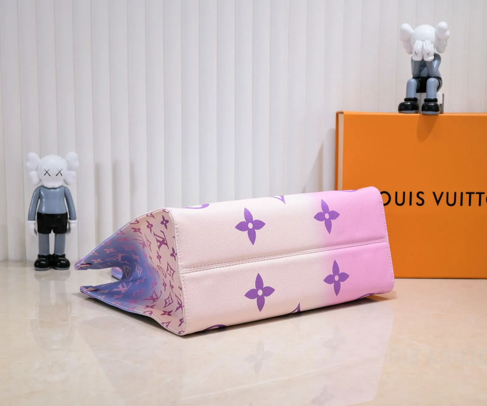 Louis Vuitton OnTheGo MM Tote Bag Pastel Gradient Monogram Canvas - Image 6