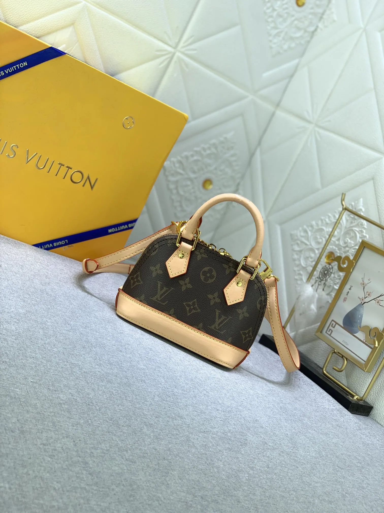 Louis Vuitton Nano Alma Handbag Monogram Canvas - 图片 3