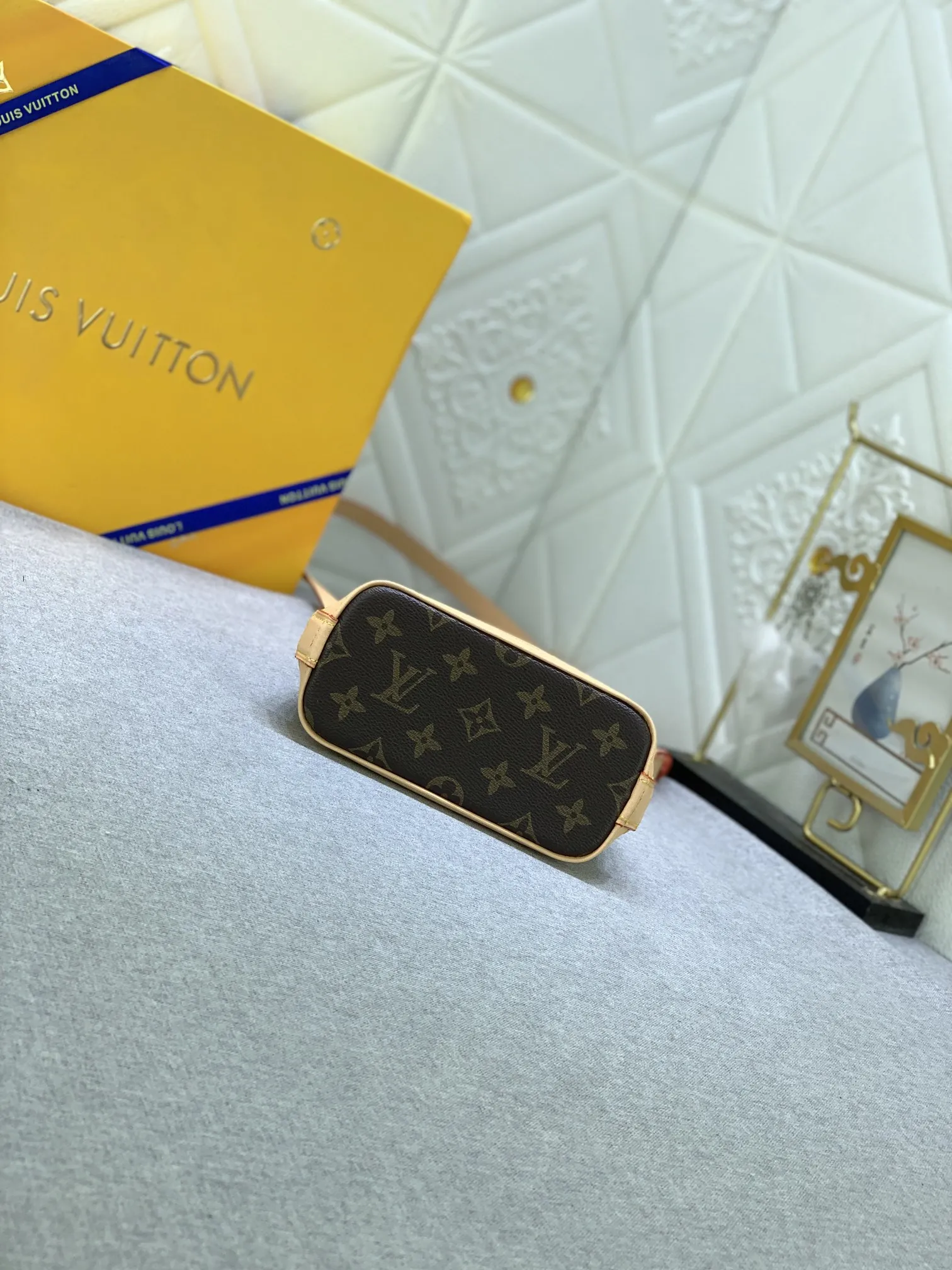 Louis Vuitton Nano Alma Handbag Monogram Canvas - 图片 4