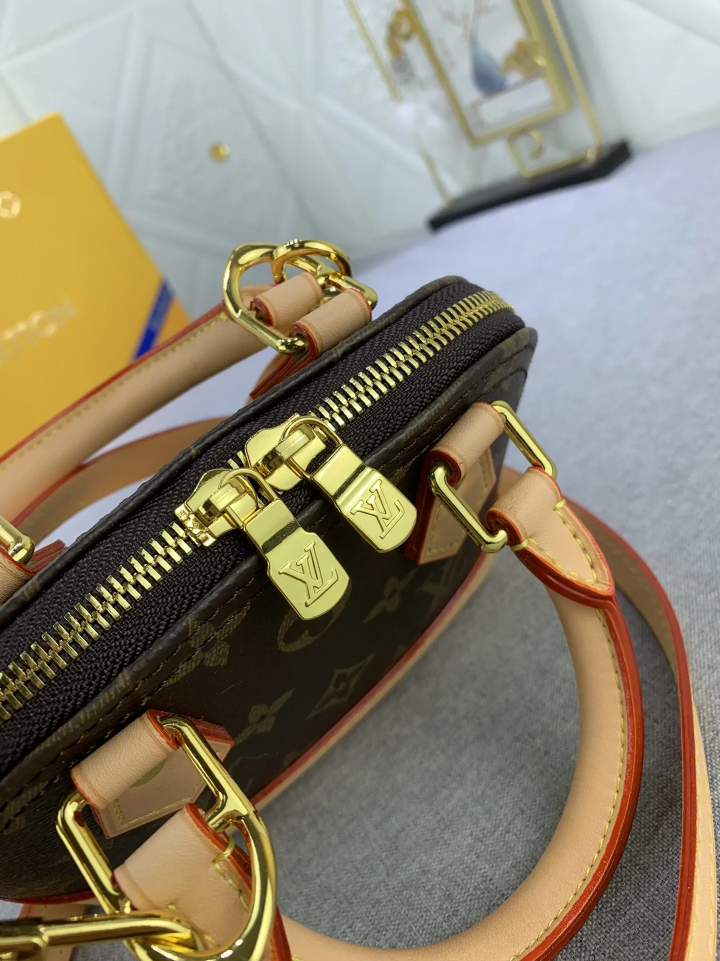 Louis Vuitton Nano Alma Handbag Monogram Canvas - 图片 7