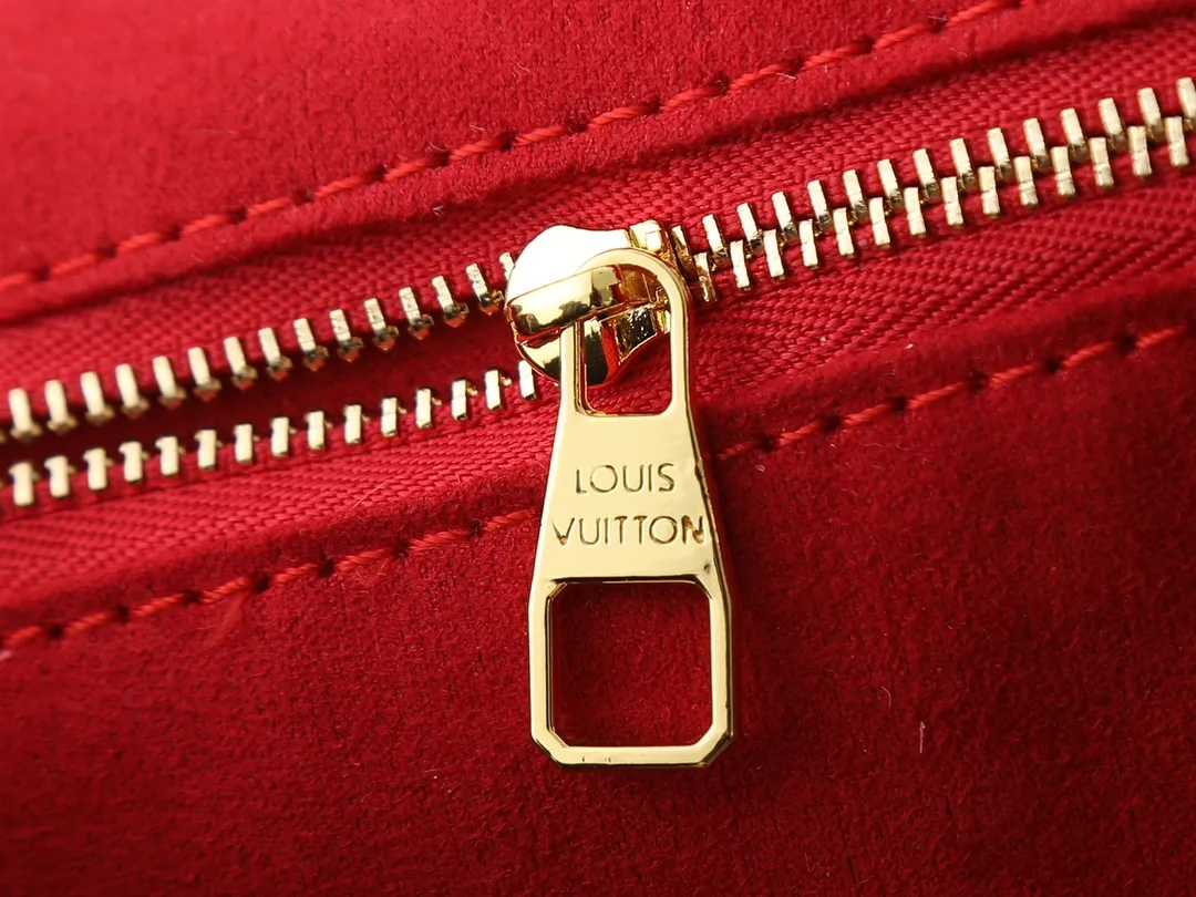 Louis Vuitton Vanity PM Handbag Giant Monogram Empreinte Black with Letter - 图片 7