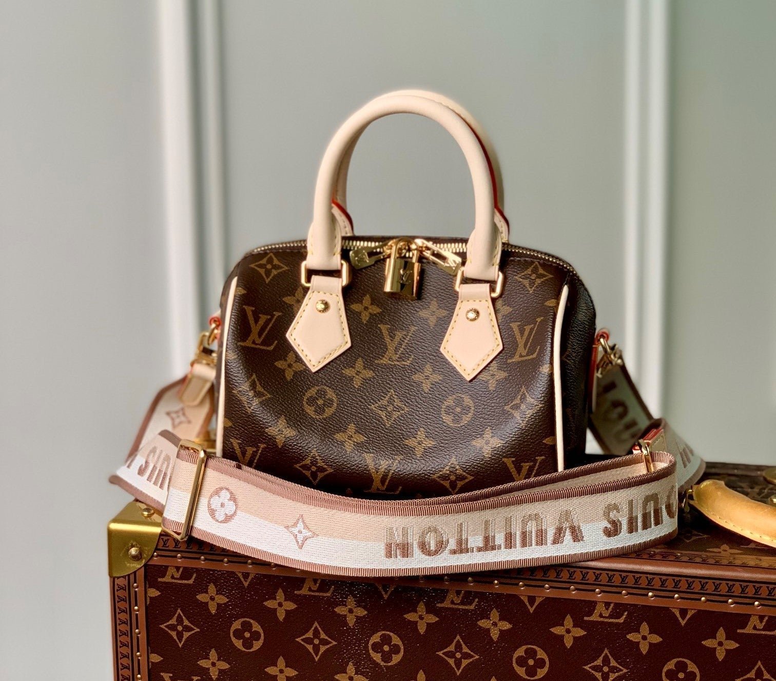 Alternative view of Serenityll™ 100060 Luxury Bag - 20.5 x 13.5 x 12.0 cm