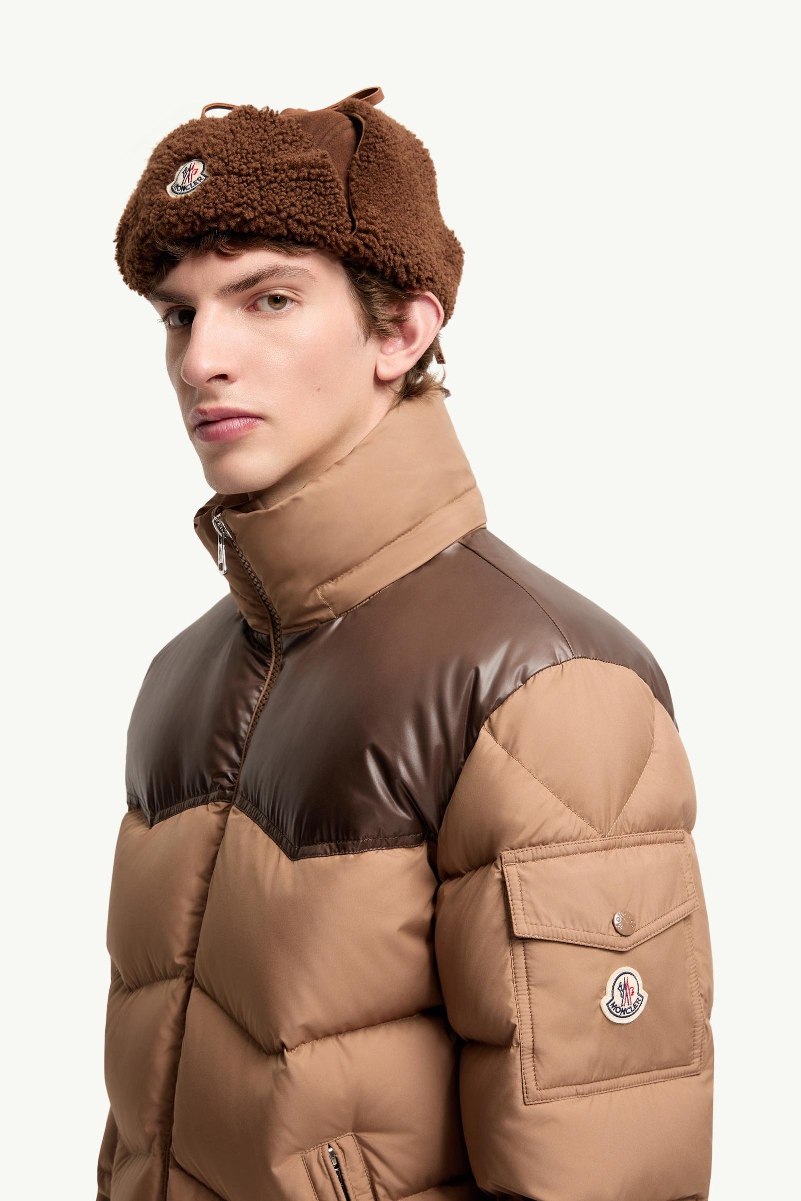 Alternative view of Ravelis Hooded Zig-Zag Quilted Short Down Jacket