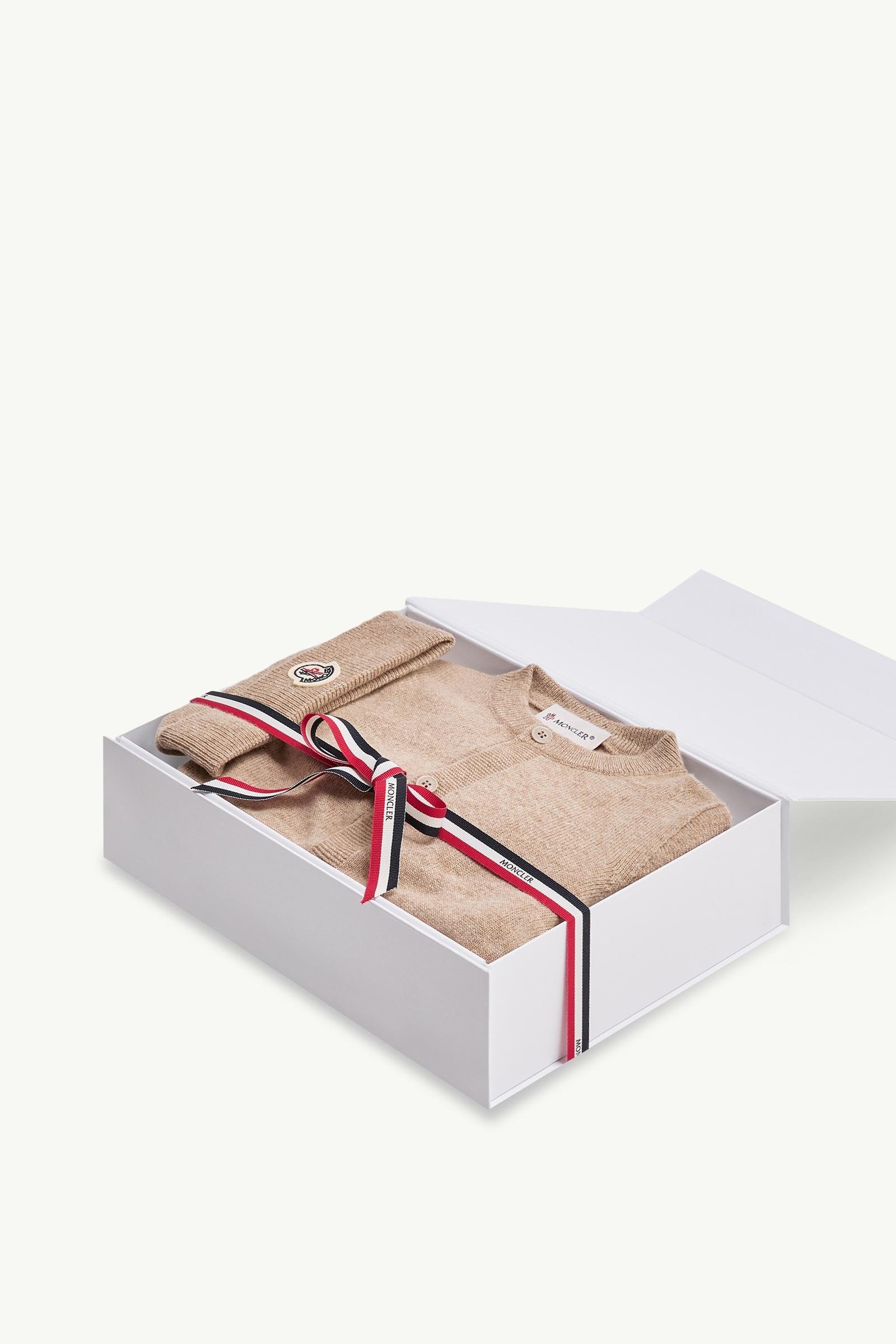 Alternative view of Embroidered Logo Wool Set