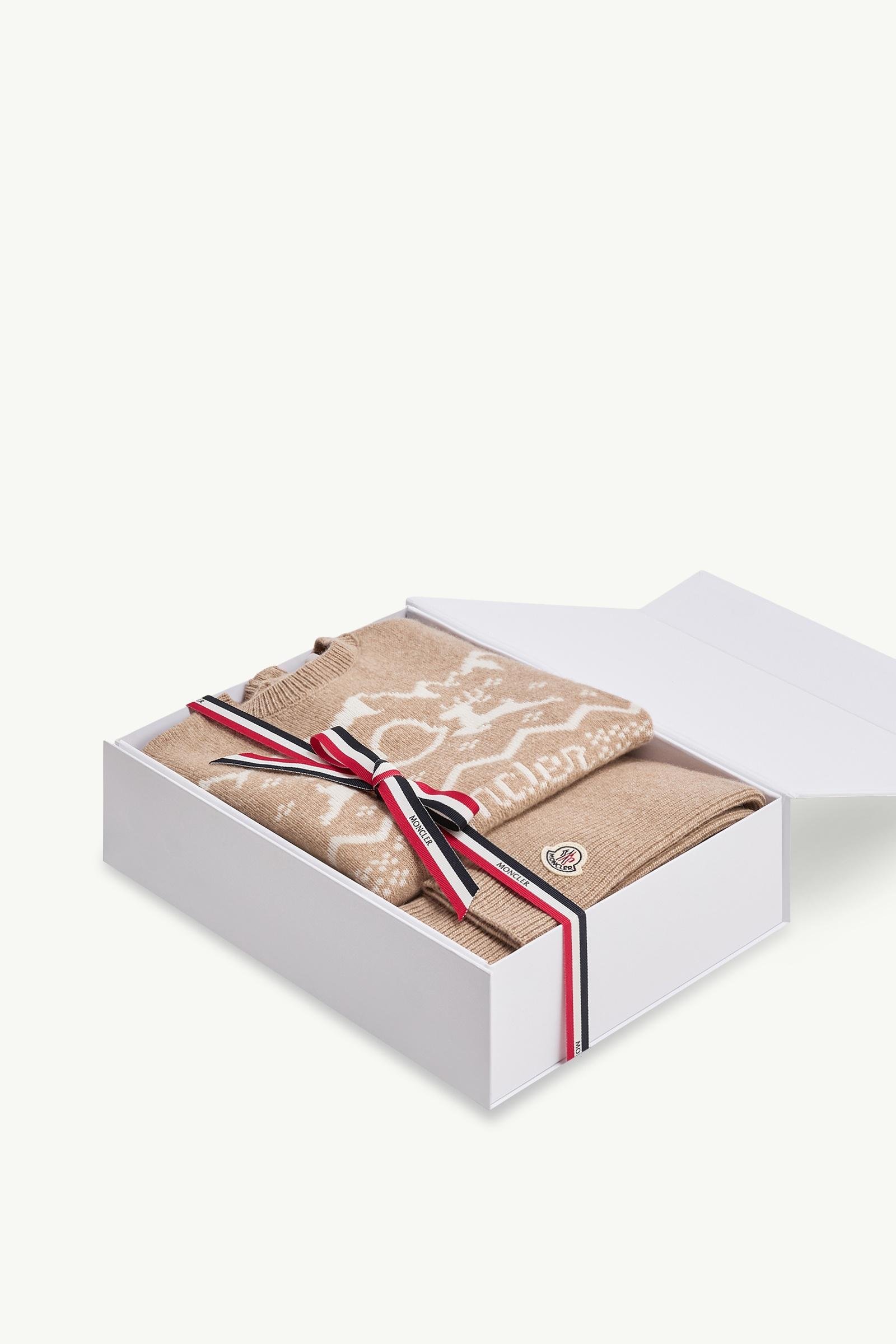 Alternative view of Deer Motif Wool & Cashmere Set with Gift Box