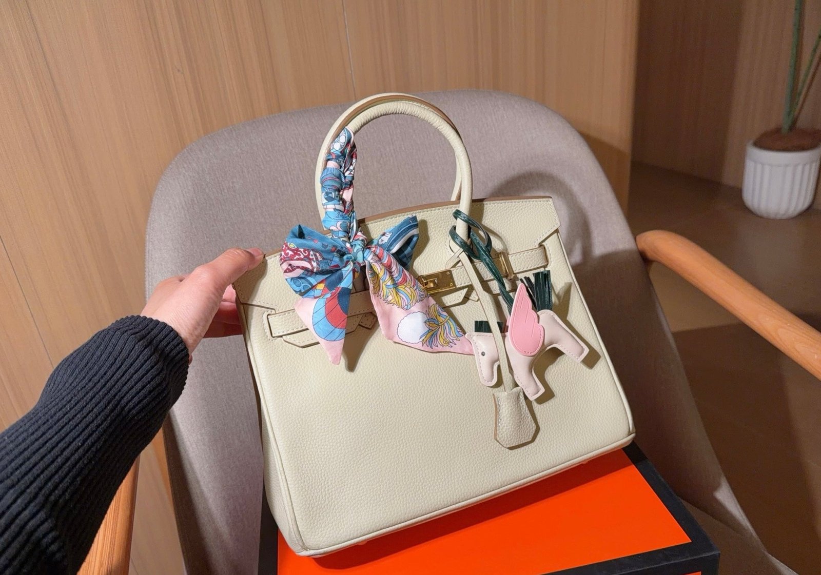 Alternative view of Serenityll™ 2001148 Luxury Bag 30cm